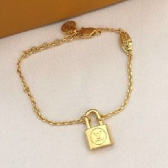 Gold Lock Key Luxury Bracelet, Dainty, Delicate, Chain Link, Gift for Mom - Picture 4 of 5